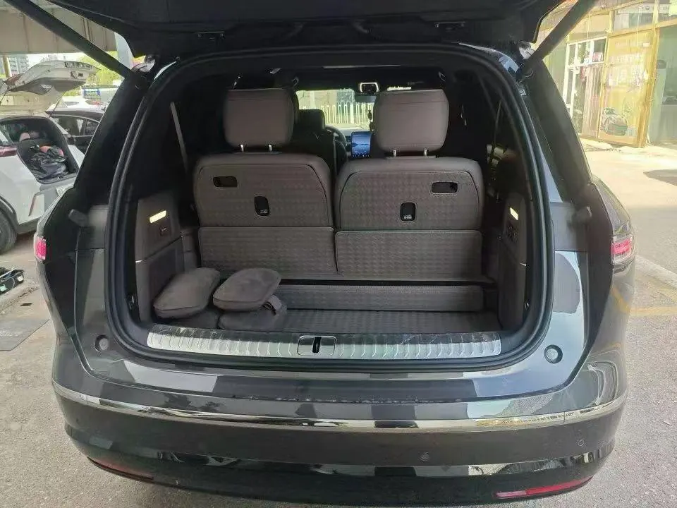 NIO 2026 ES8 6‑Seater Executive Signature Edition Automatic Transmission 5