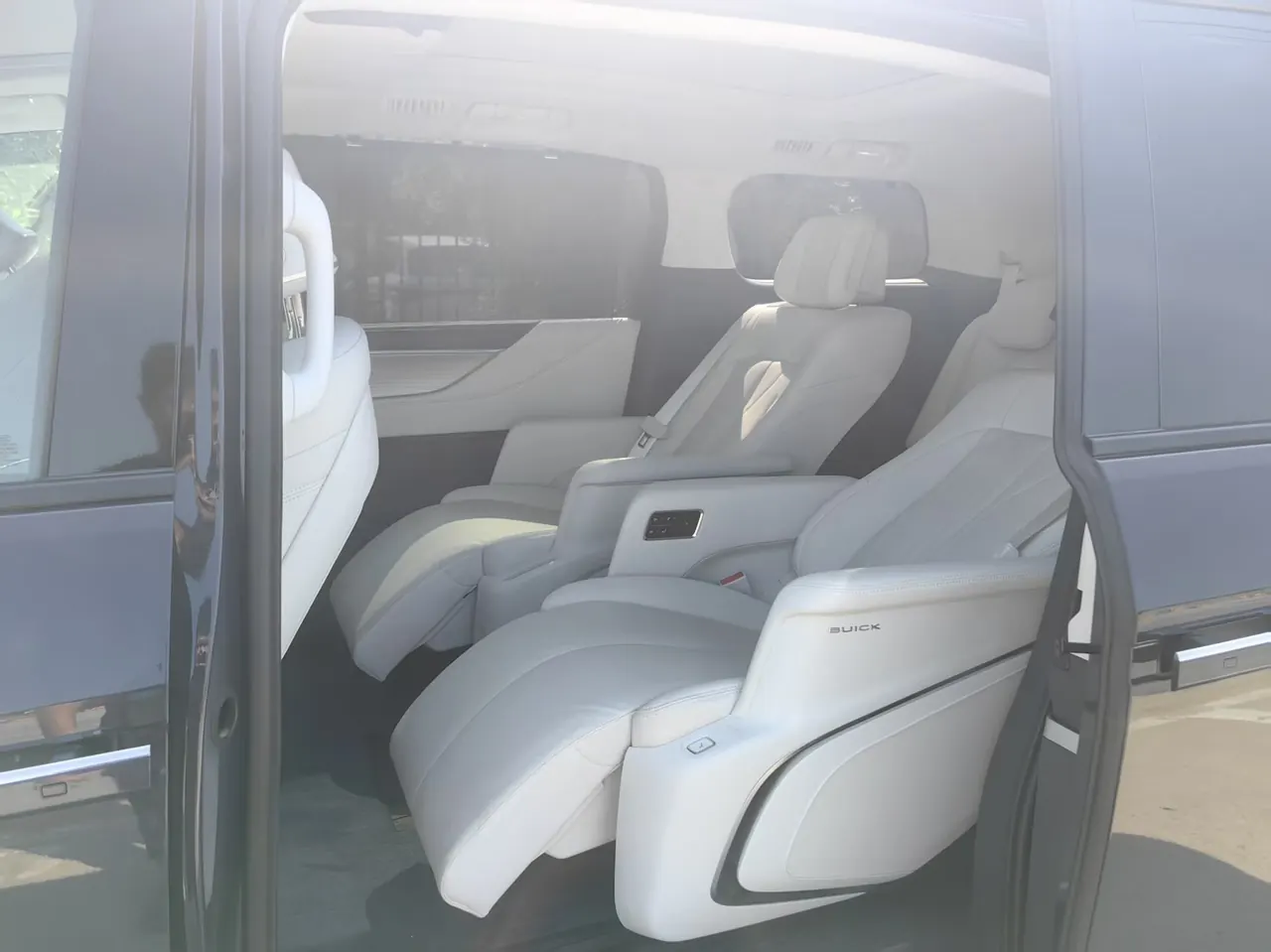 Buick 2026 GL8 Lu Zun PHEV 1.5T Luxury Edition Automatic Gear 6