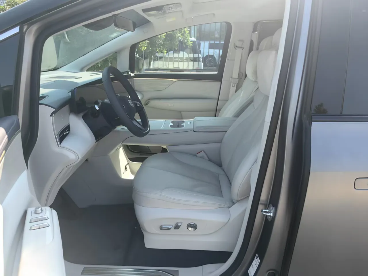 Buick 2026 GL8 Lu Zun PHEV 1.5T Luxury Edition Automatic Gear 7
