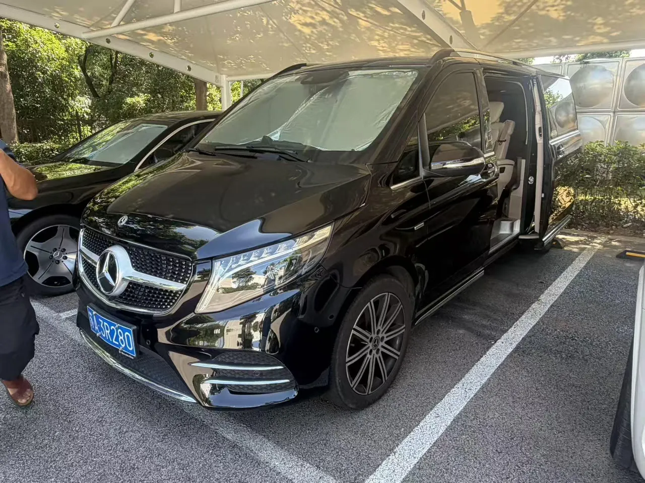 Open image lightbox: Mercedes Benz V 2022V 260 L 2.0T Deluxe Edition Automatic Gear
