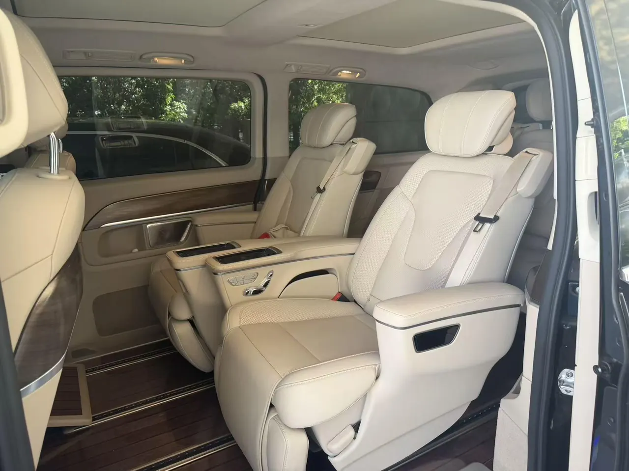 Mercedes Benz V 2022V 260 L 2.0T Deluxe Edition Automatic Gear 2