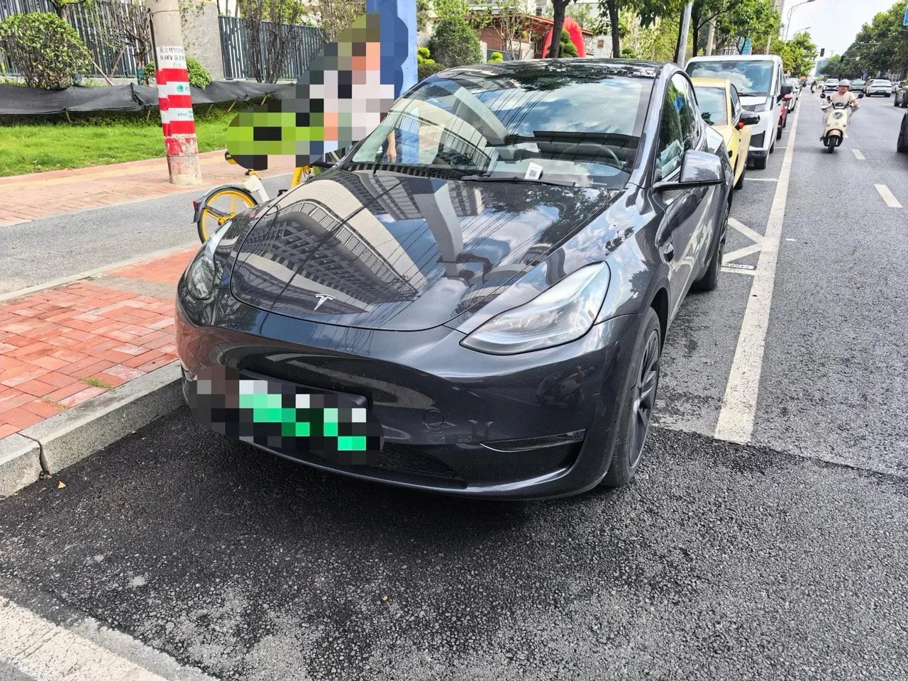Open image lightbox: Tesla 2024 Model Y long endurance all-wheel drive version automatic transmission
