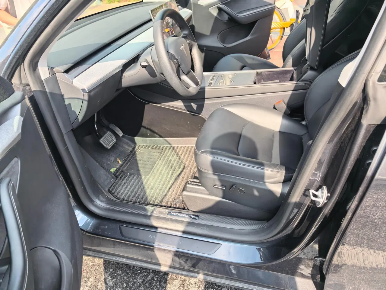 Tesla 2024 Model Y long endurance all-wheel drive version automatic transmission 2
