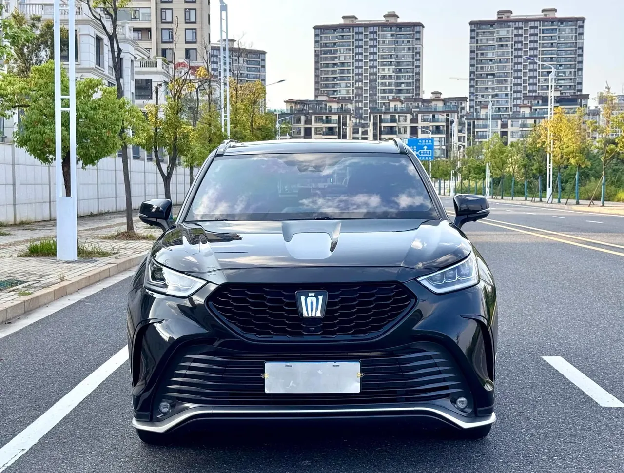 Toyota 2024 Crown Land Release HEV 2.5 Stepless Four-wheel Drive Deluxe Edition Automatic Gear 2