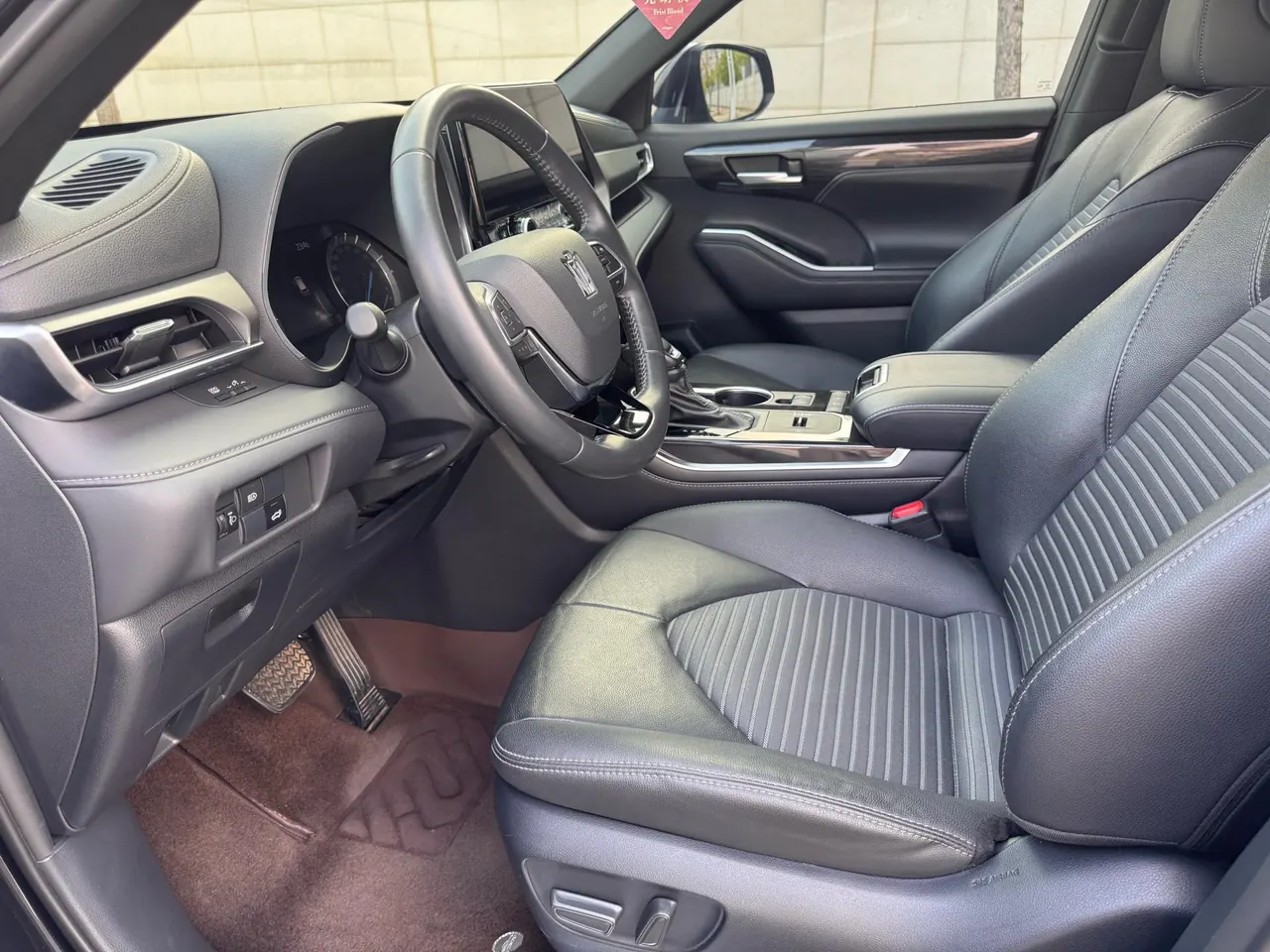 Toyota 2024 Crown Land Release HEV 2.5 Stepless Four-wheel Drive Deluxe Edition Automatic Gear 4