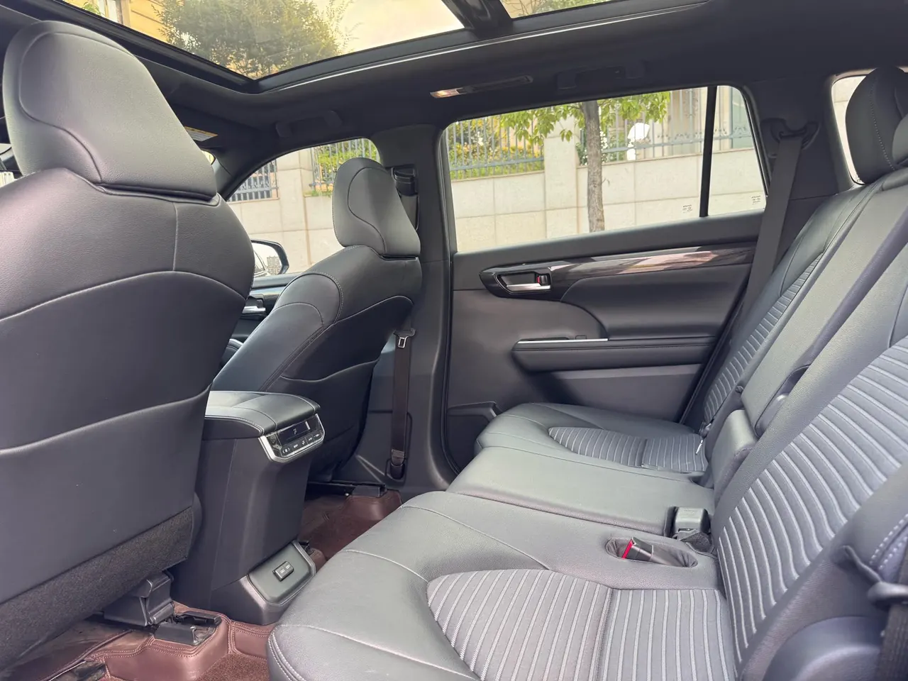 Toyota 2024 Crown Land Release HEV 2.5 Stepless Four-wheel Drive Deluxe Edition Automatic Gear 6