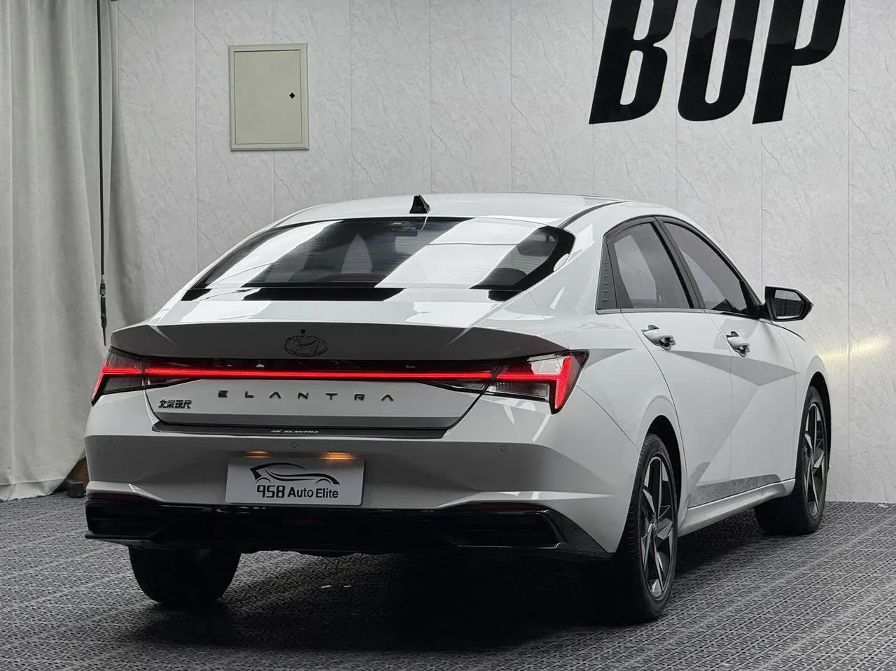 Hyundai 2022 Elantra -3-compartment 1.5 stepless LUX premium automatic gear 12