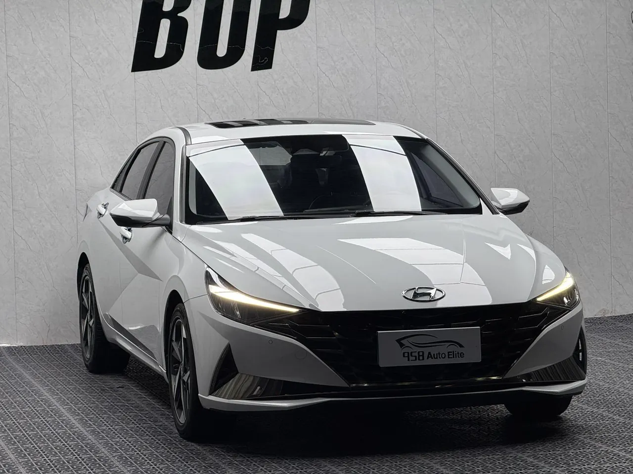 Hyundai 2022 Elantra -3-compartment 1.5 stepless LUX premium automatic gear 3