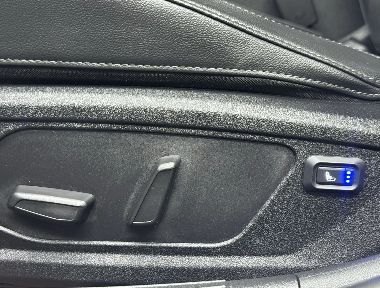 Hyundai 2022 Elantra -3-compartment 1.5 stepless LUX premium automatic gear 5