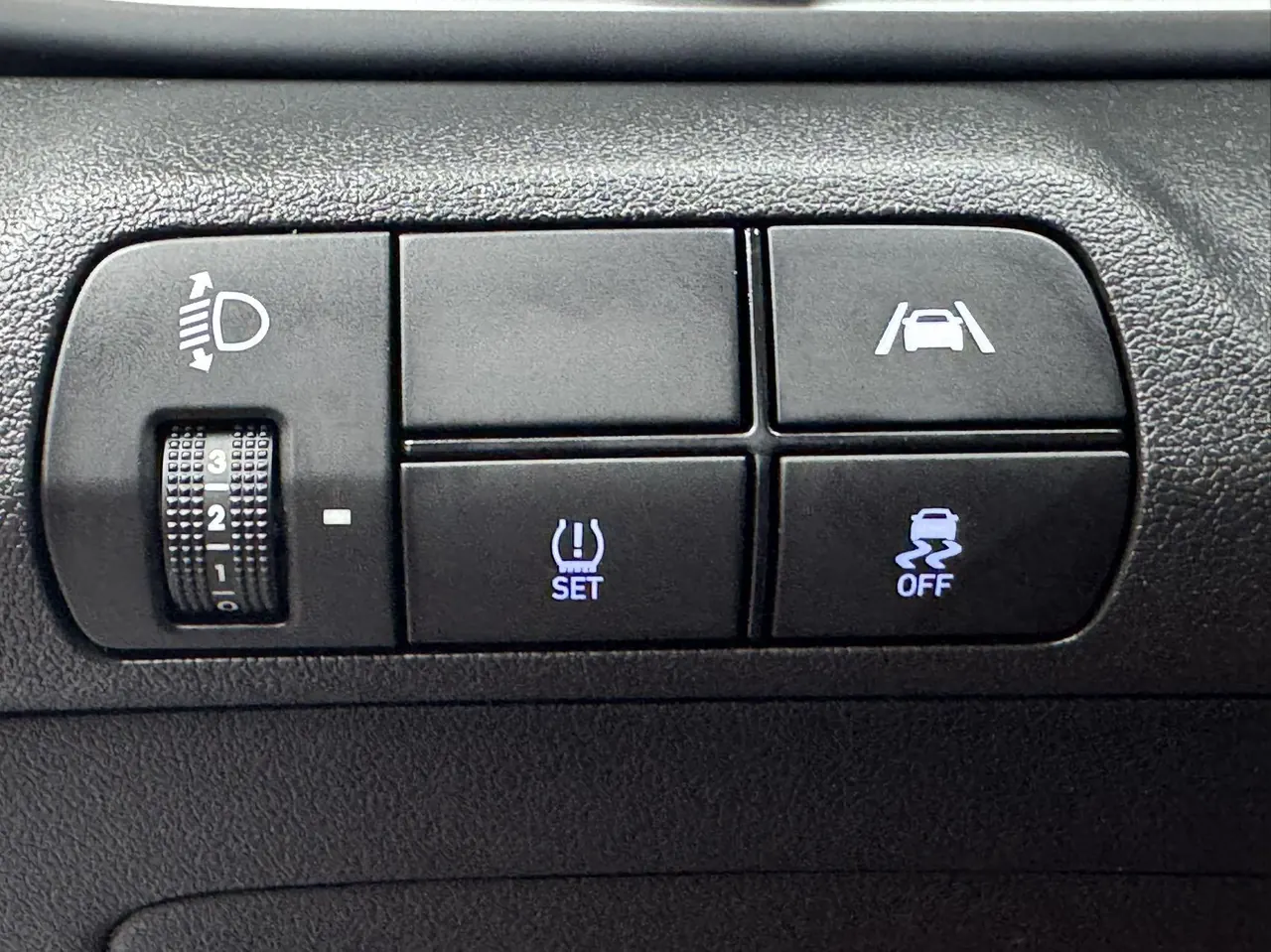 Hyundai 2022 Elantra -3-compartment 1.5 stepless LUX premium automatic gear 7