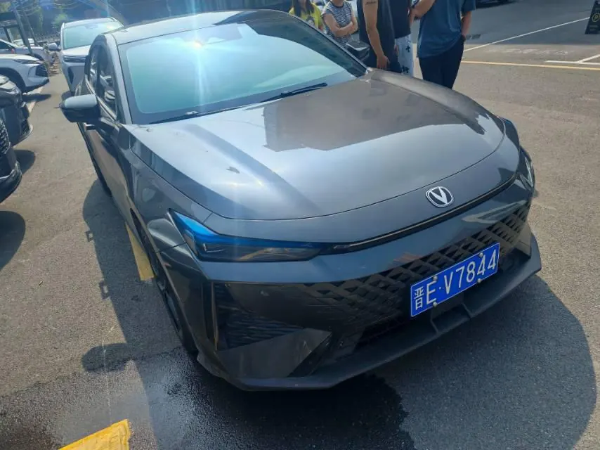 ChangAn 2024 UNI-V 1.5T Distinguished Sports Automatic 2