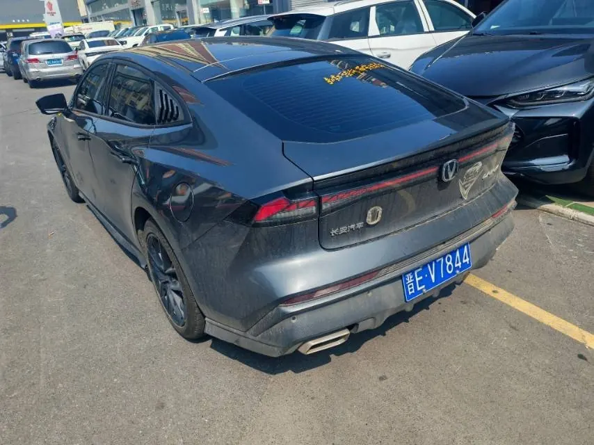 ChangAn 2024 UNI-V 1.5T Distinguished Sports Automatic 3
