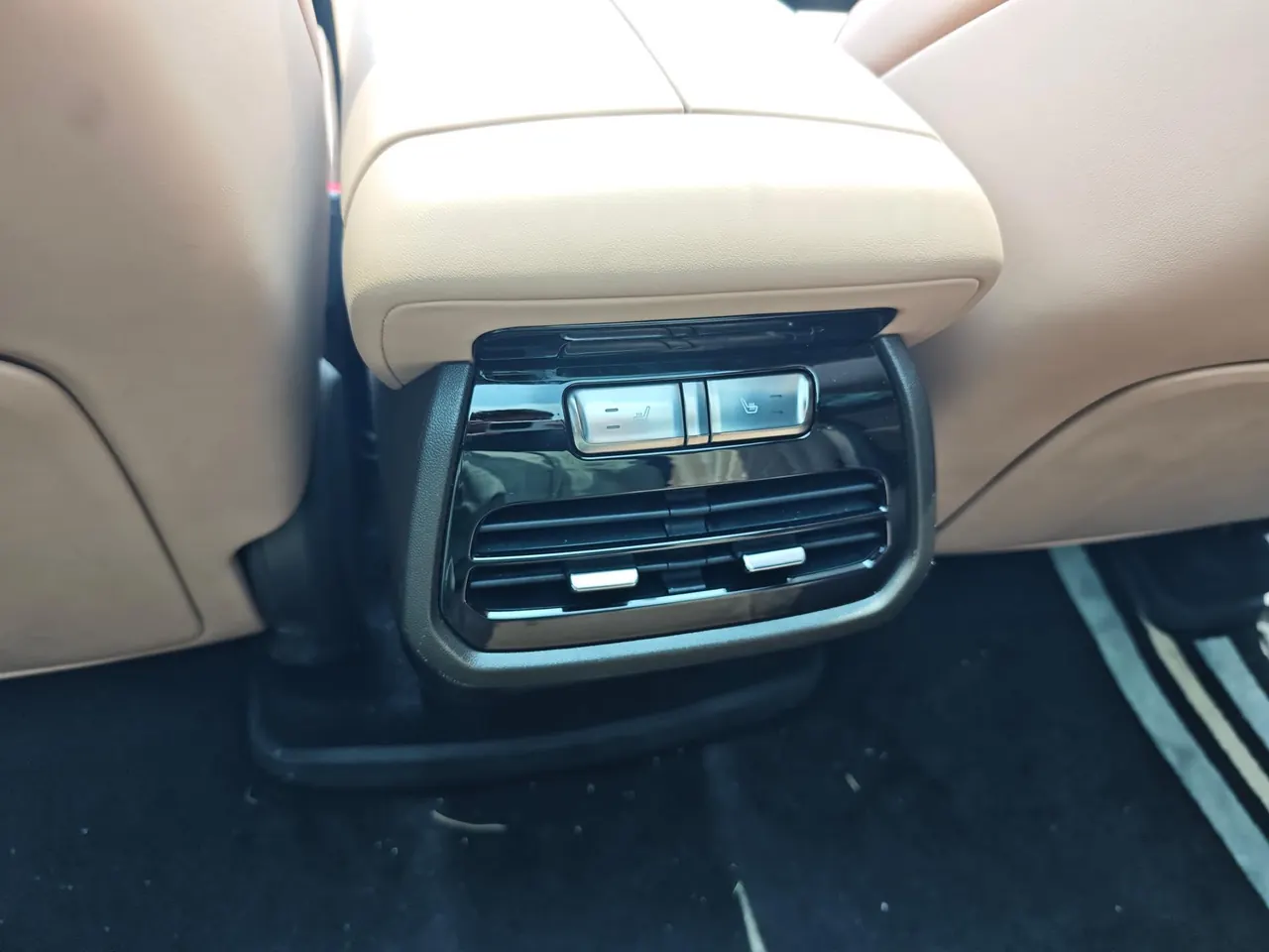 Denza 2025 Denza N 7 630 four-wheel drive smart driving dual laser flagship automatic gear 7
