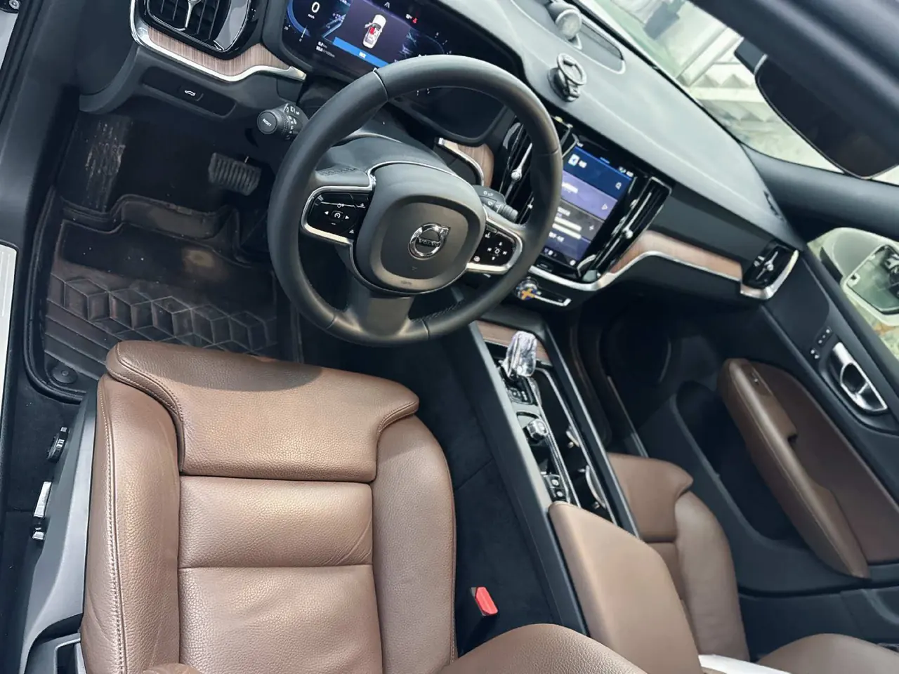 Volvo 2024 S60 48V 2.0T B4 Zhiyuan Deluxe Edition Automatic Gear 5