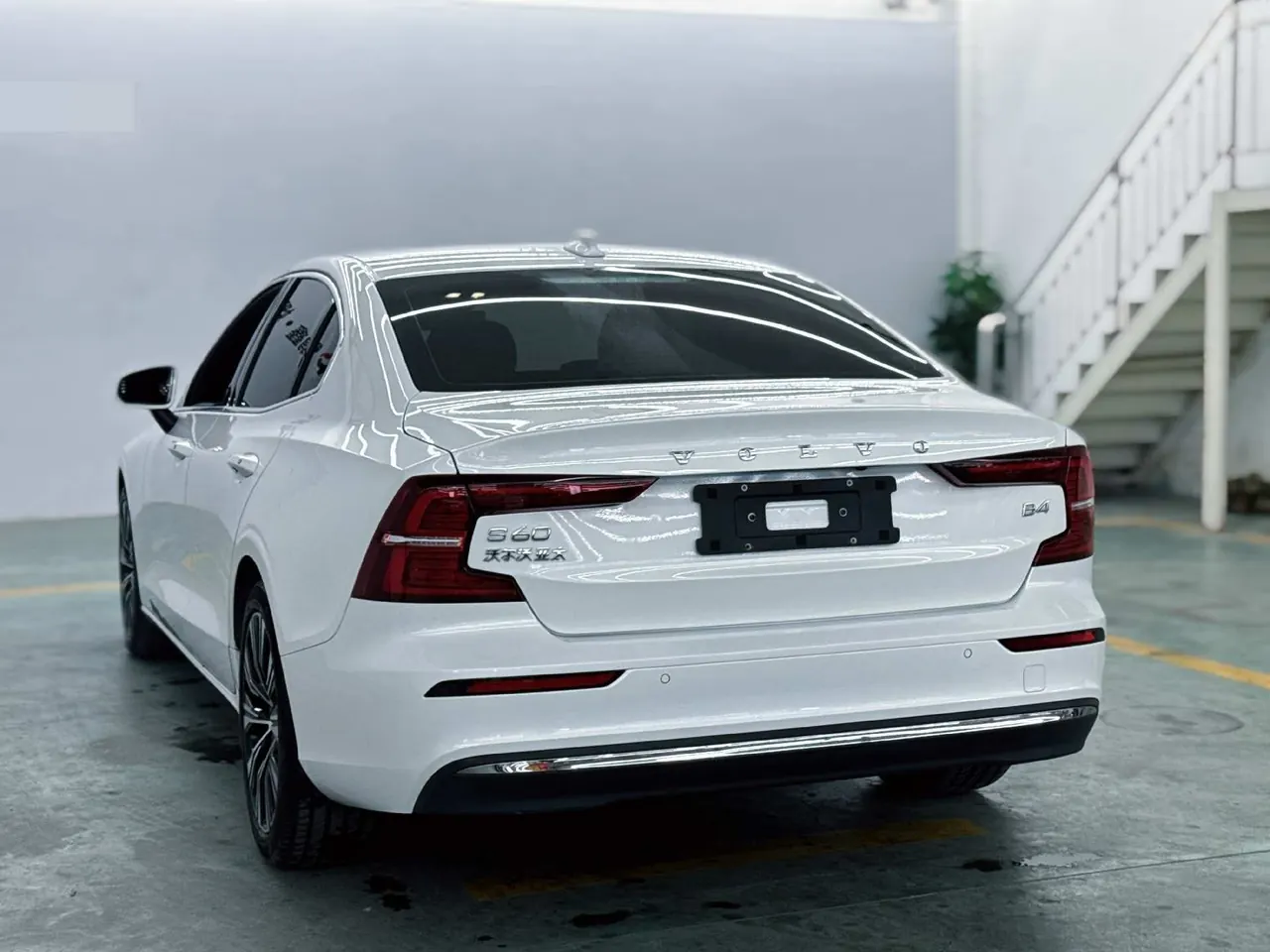 Volvo 2024 S60 48V 2.0T B4 Zhiyuan Deluxe Edition Automatic Gear 8