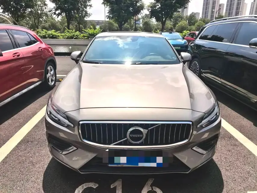 Volvo 2020 S60 2.0T T4 Zhiyuan Deluxe Edition Automatic Gear 2