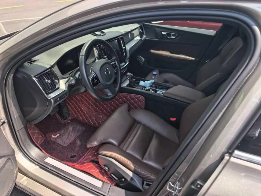 Volvo 2020 S60 2.0T T4 Zhiyuan Deluxe Edition Automatic Gear 5