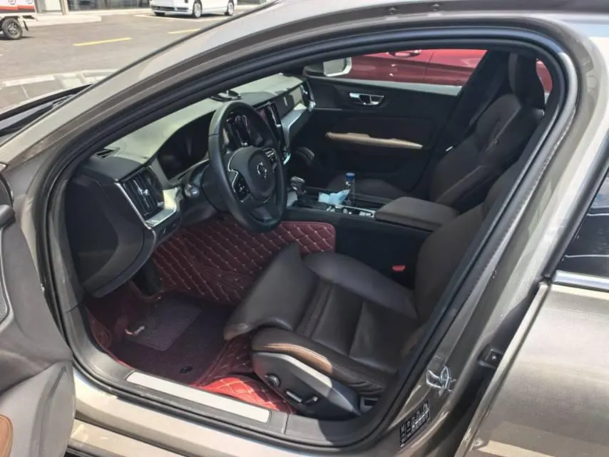 Volvo 2020 S60 2.0T T4 Zhiyuan Deluxe Edition Automatic Gear 7