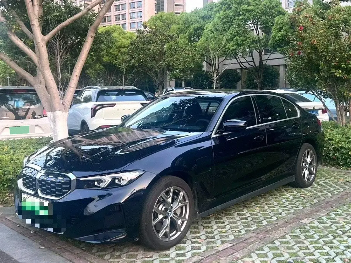 Open image lightbox: BMW 2024 i3 eDrive 35 L automatic gear
