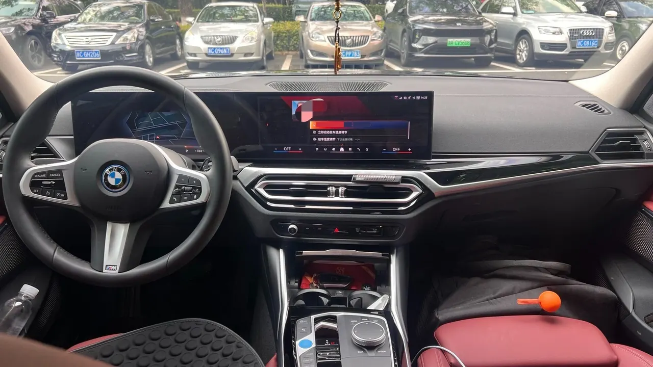 BMW 2024 i3 eDrive 35 L automatic gear 3
