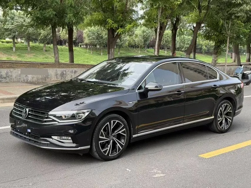 打开图片灯箱:Volkswagen 2023 Magotan 2.0TSI 330TSI 2 million Commemorative Edition Leading Automatic Gear