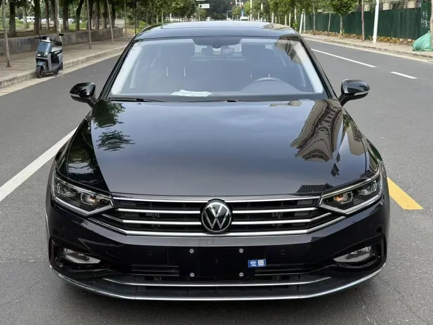 Volkswagen 2023 Magotan 2.0TSI 330TSI 2 million Commemorative Edition Leading Automatic Gear 2
