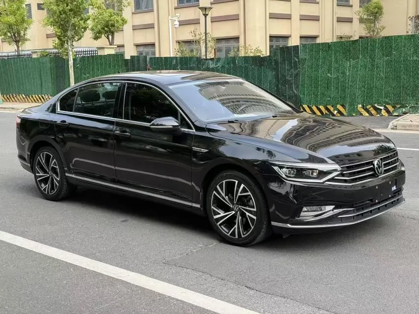 Volkswagen 2023 Magotan 2.0TSI 330TSI 2 million Commemorative Edition Leading Automatic Gear 3