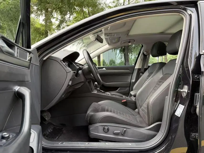 Volkswagen 2023 Magotan 2.0TSI 330TSI 2 million Commemorative Edition Leading Automatic Gear 4