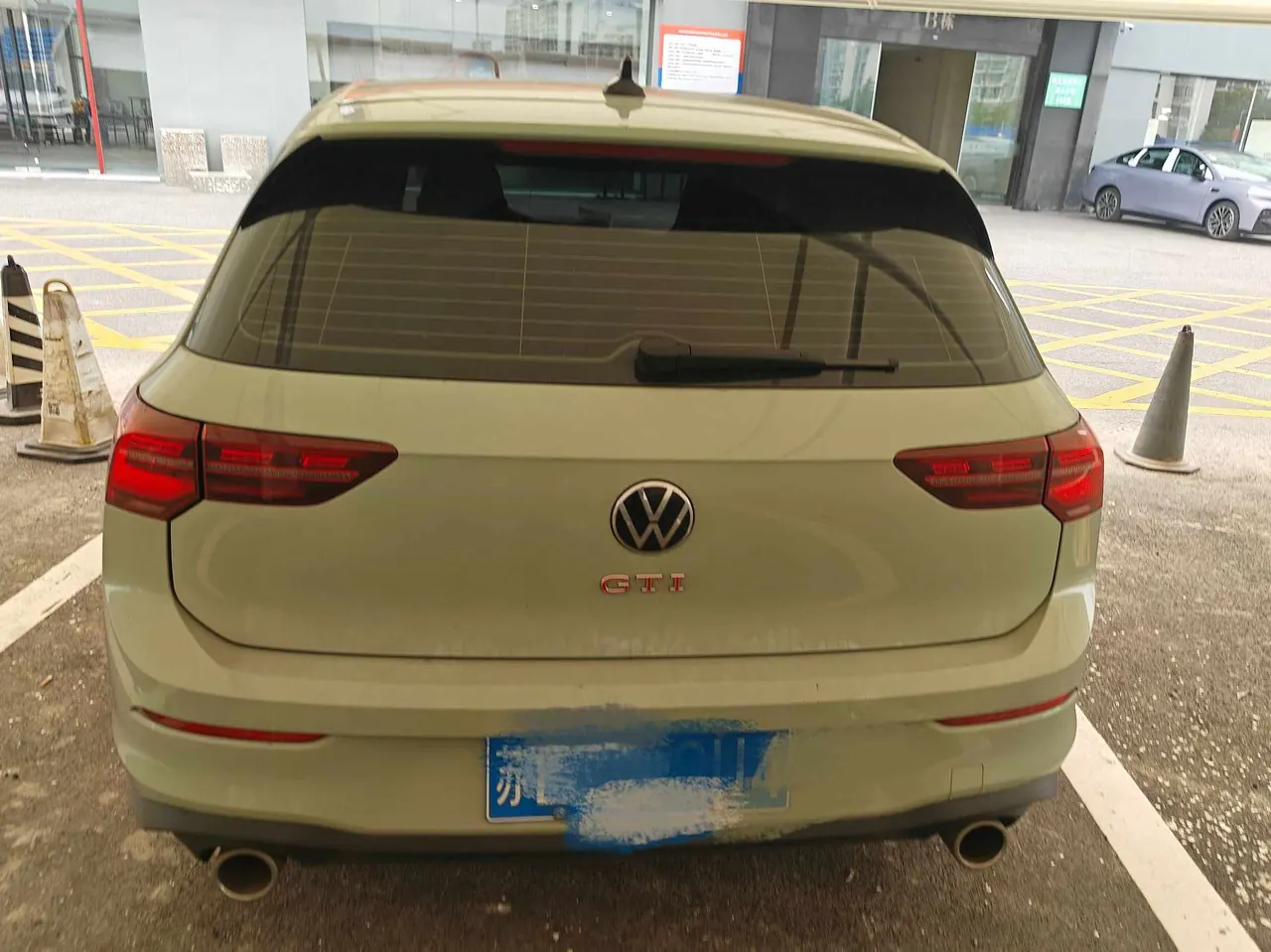 Volkswagen 2023 Golf GTI 2.0TSI 380TSI Automatic 3