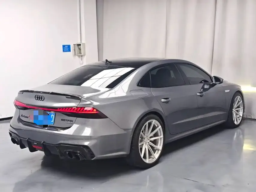 Audi 2023 A7L 2.0TFSI 45TFSI Quattro S-line Black Samurai Edition Automatic Gear 18