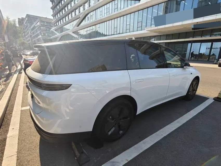 Li 2025 i8 Standard Edition Automatic Gear 6