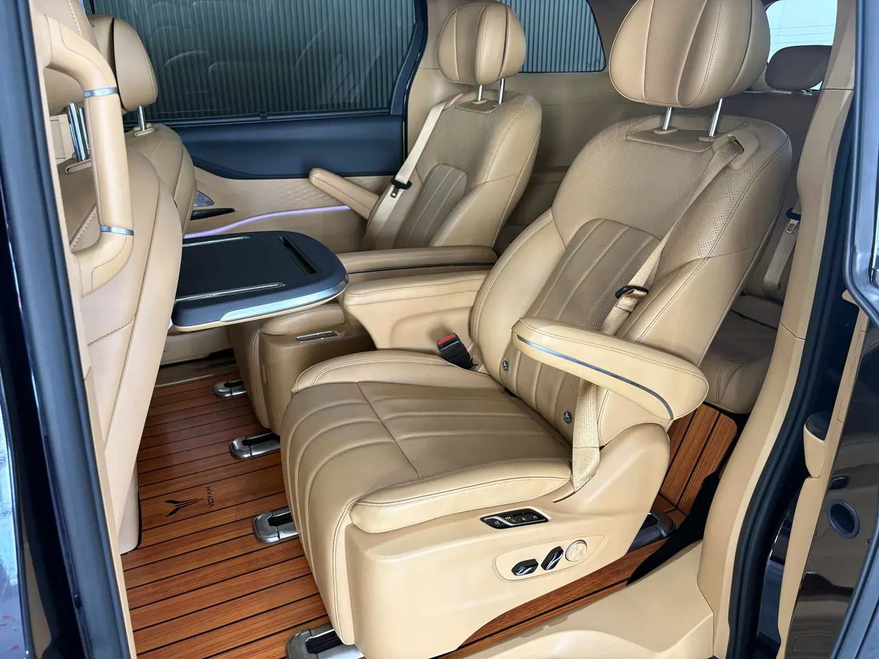 Voyah 2024 Dreamers PHEV 1.5T Long Endurance Premium Edition Automatic Gear 4