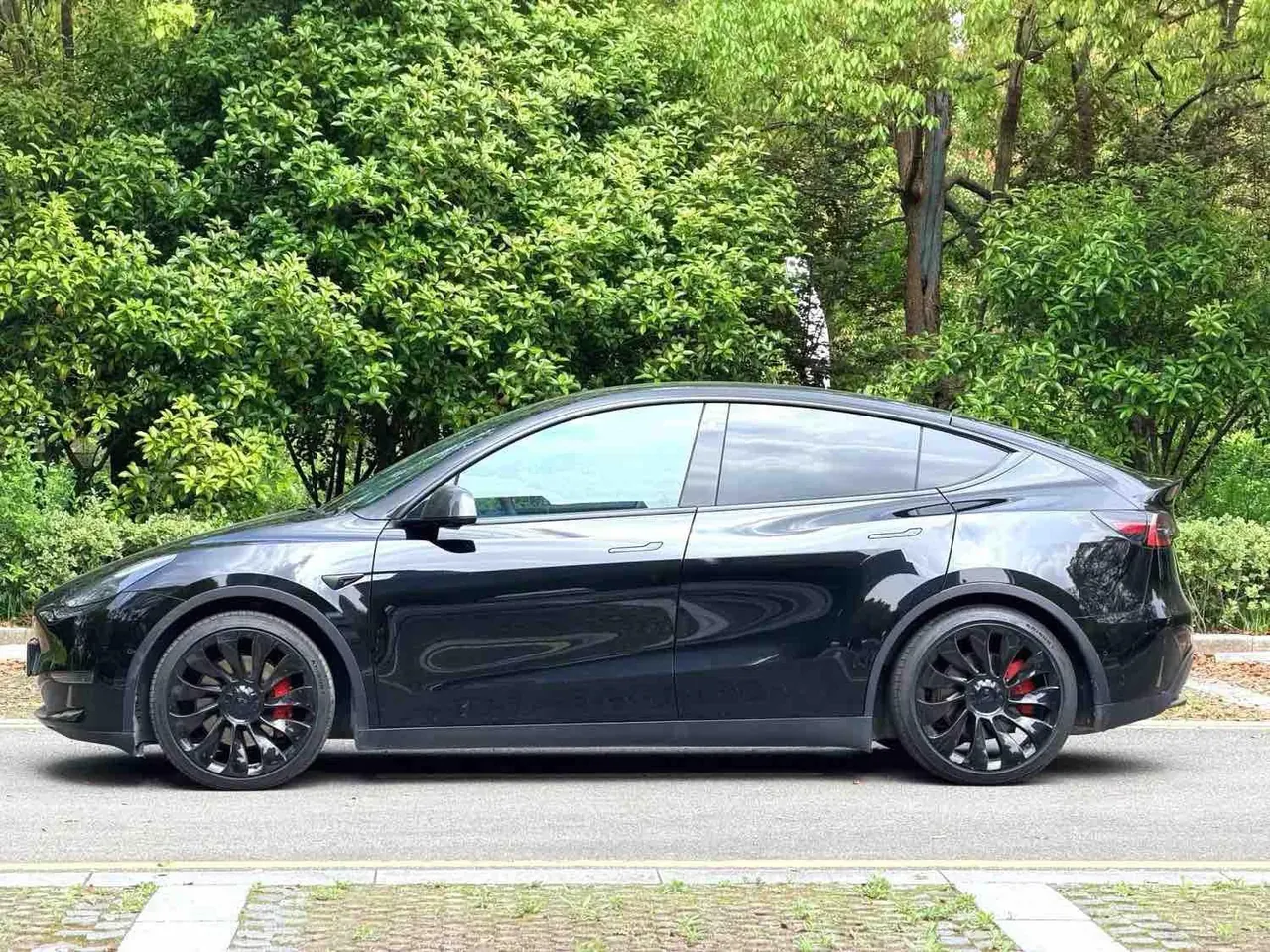 Tesla 2021 Model Y Performance high-performance all-wheel drive version automatic transmission 3