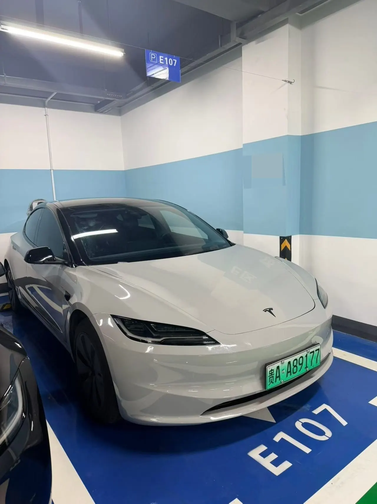 Tesla 2025 Model 3 rear-wheel drive version of automatic transmission 3