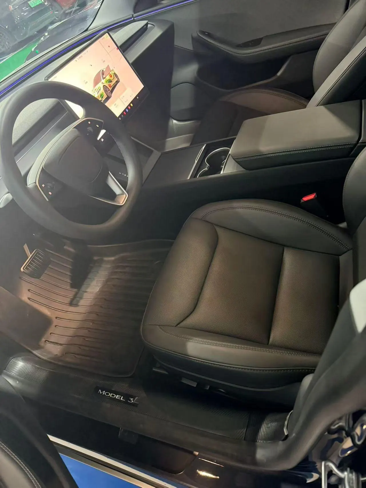 Tesla 2025 Model 3 rear-wheel drive version of automatic transmission 4