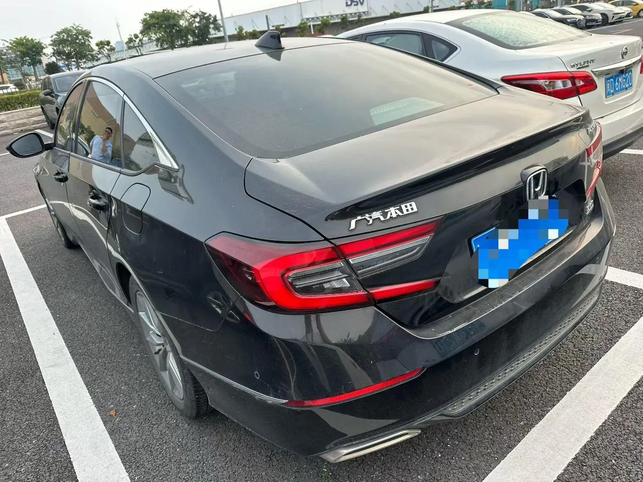 Honda 2022 10th Generation Accord 1.5T Stepless 260TURBO Deluxe Automatic Gear 3