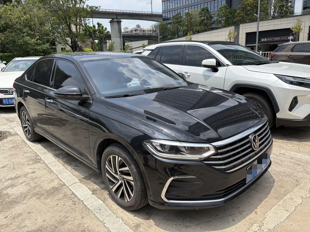 Volkswagen 2023 LaVida 1.5 5 Million Edition Automatic 3