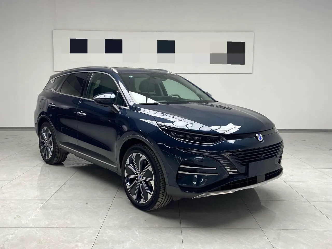 Denza 2023 Denza N8 1.5T Stepless Four-wheel Drive Super Hybrid Flagship Six-seat Automatic Gear 3