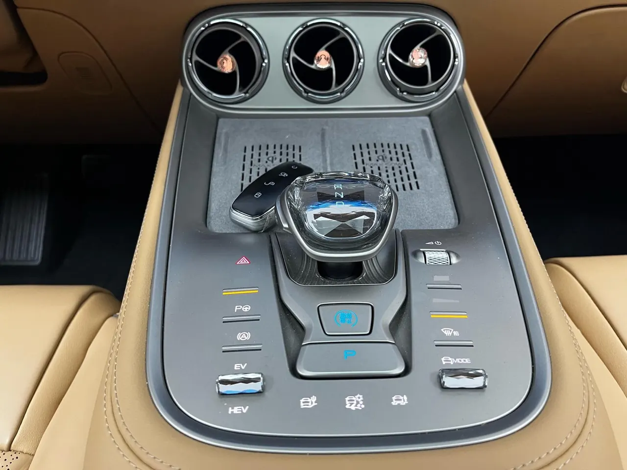 Denza 2023 Denza N8 1.5T Stepless Four-wheel Drive Super Hybrid Flagship Six-seat Automatic Gear 6
