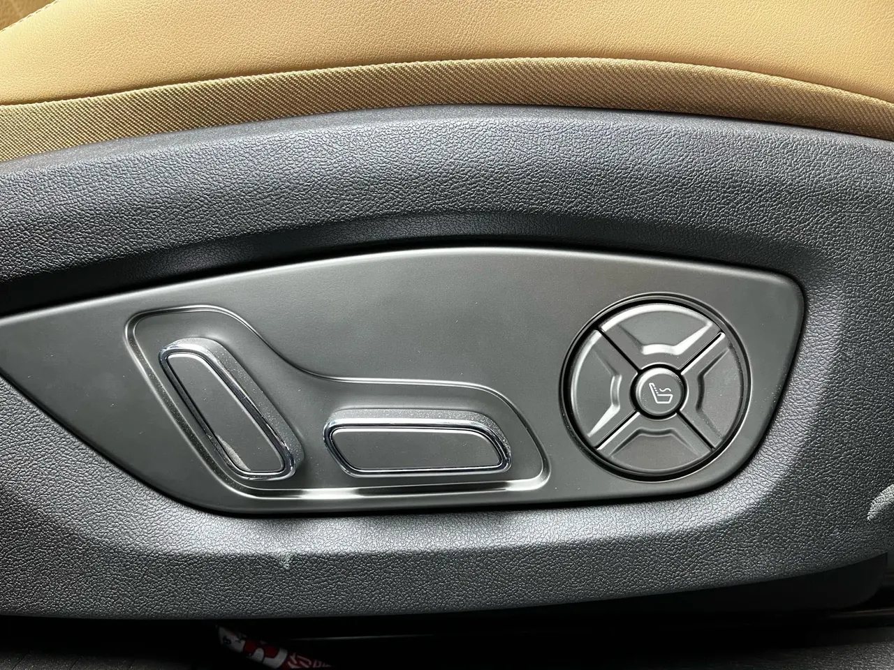 Denza 2023 Denza N8 1.5T Stepless Four-wheel Drive Super Hybrid Flagship Six-seat Automatic Gear 9