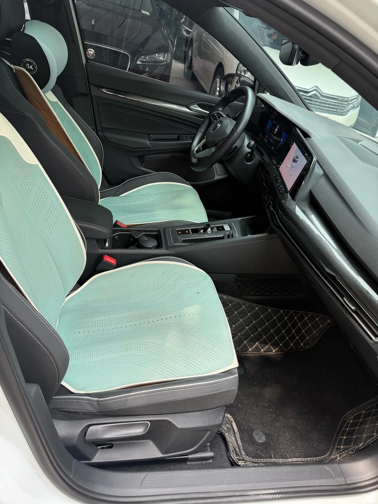 Volkswagen 2021 Golf 8 R-Line 1.4TSI 280TSI Automatic 11