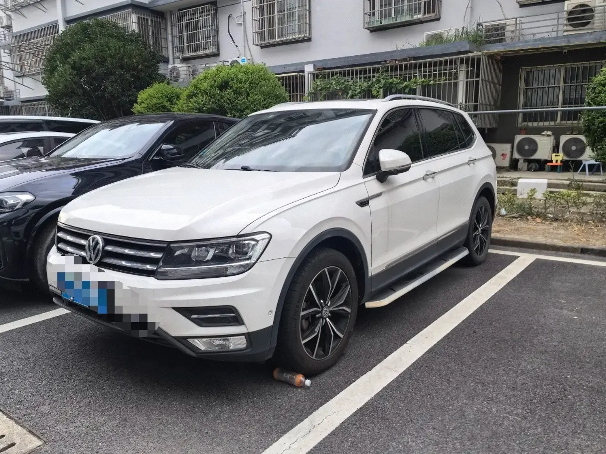 Open image lightbox: Volkswagen 2020 Tiguan L 2.0TSI 330TSI Two-Drive Smart Deluxe Automatic Gear