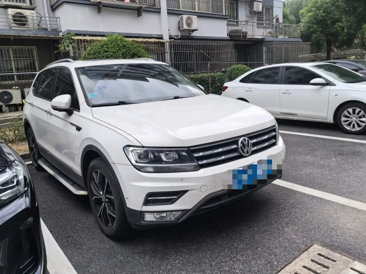 Volkswagen 2020 Tiguan L 2.0TSI 330TSI Two-Drive Smart Deluxe Automatic Gear 4