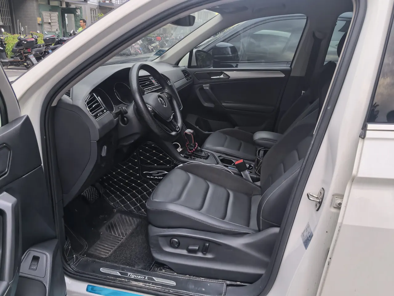 Volkswagen 2020 Tiguan L 2.0TSI 330TSI Two-Drive Smart Deluxe Automatic Gear 7