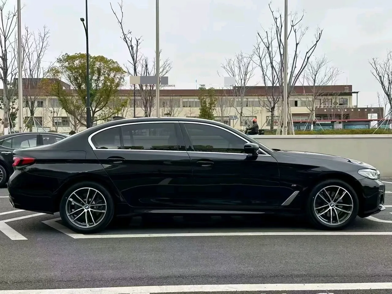 BMW 5 Series 2022 525Li 2.0T Luxury Suit (Change 2) Automatic Gear 3