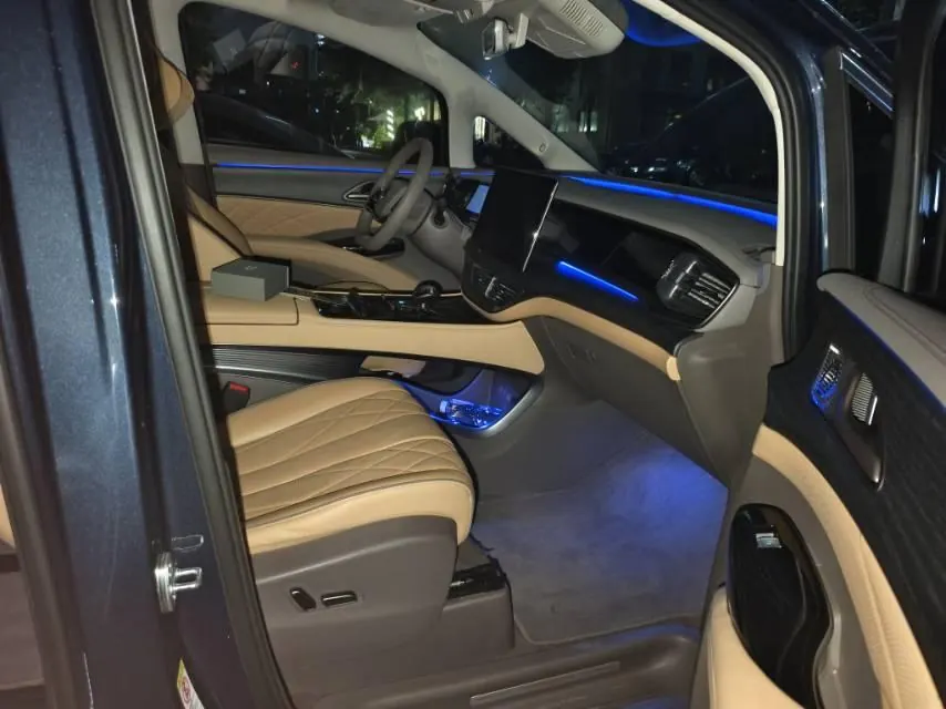Denza 2022 Denza D9 DM-i 1.5T stepless 970 four-wheel drive flagship automatic gear 3