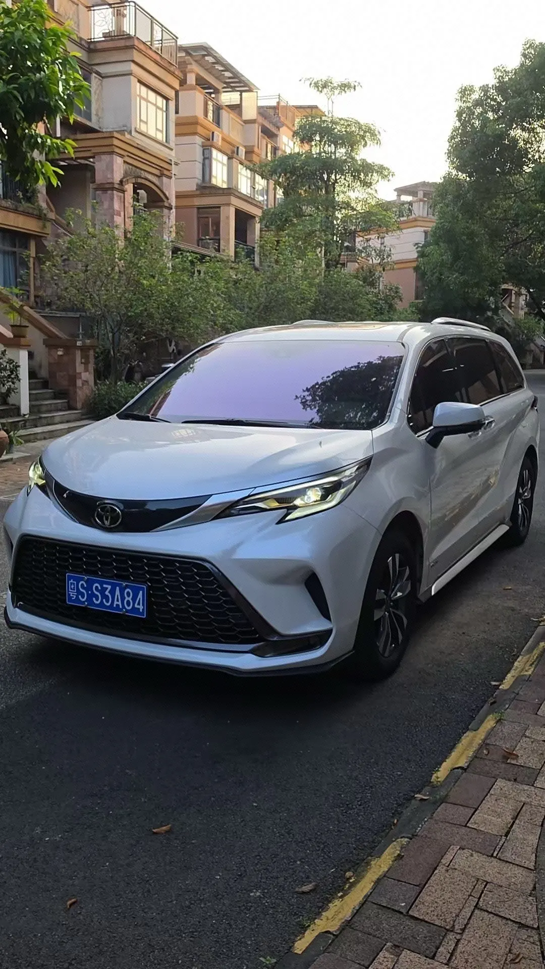 打开图片灯箱:Toyota 2026 Grevia HYBRID 2.5 Stepless Premium PLUS 4WD Automatic Gear