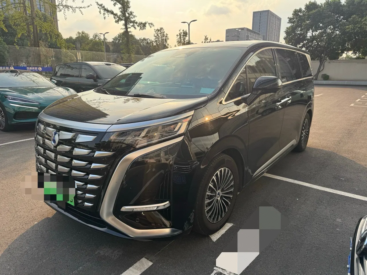 打开图片灯箱:Denza 2024 Denza D9 DM-i 1.5T stepless 980 four-wheel drive distinguished automatic gear
