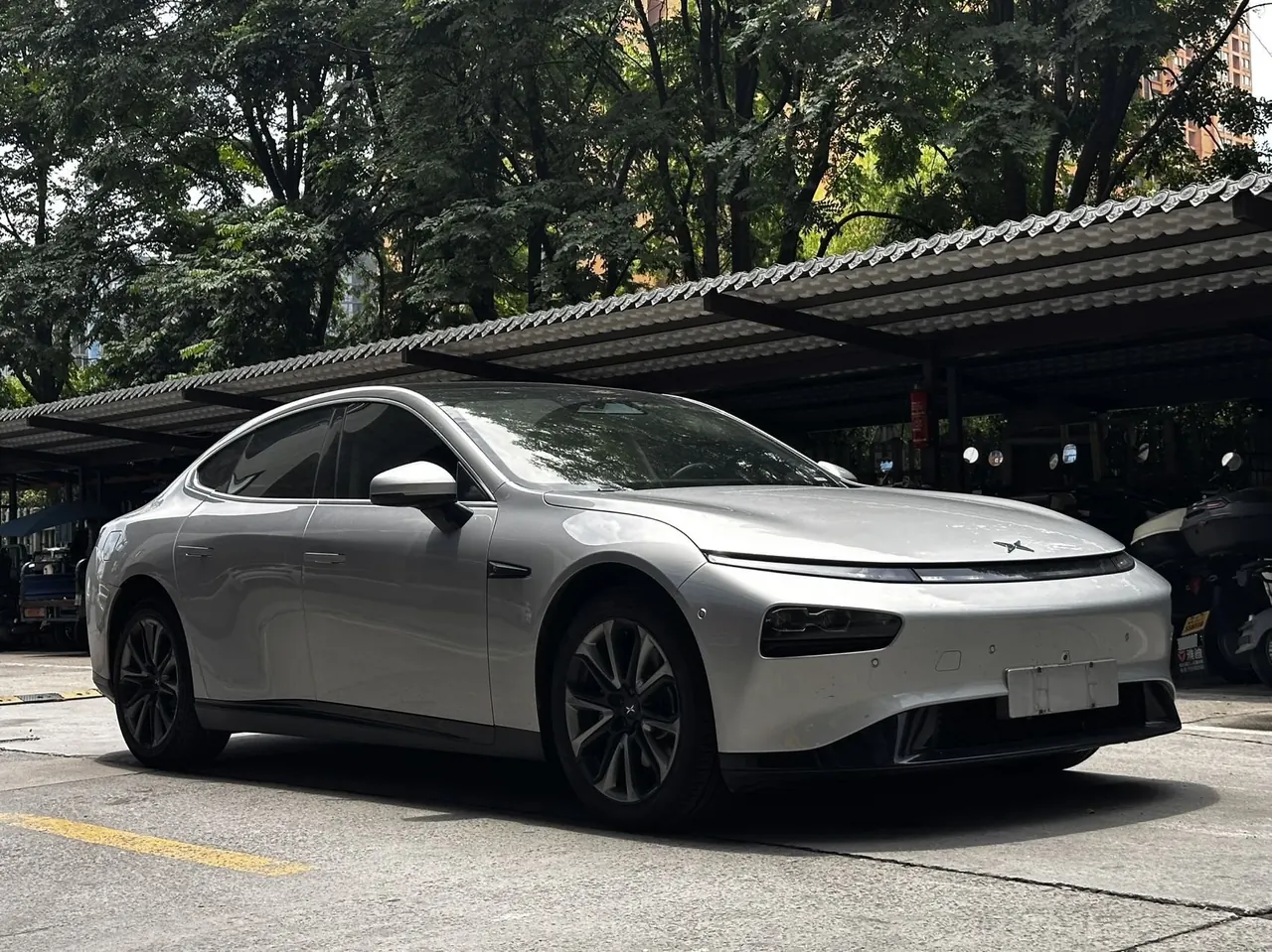 Xpeng 2022 P 7 670E automatic gear 3