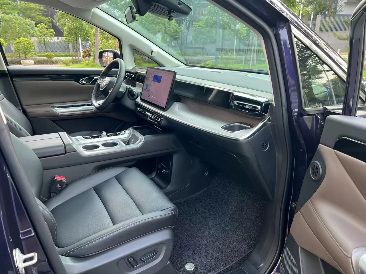 GAC Trumpchi 2024 E8 2.0 150km MAX Automatic Transmission 4